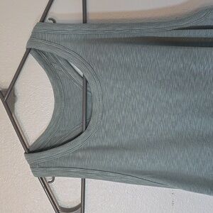 Vuori | Green Sunrise High Neck Tank Size XL